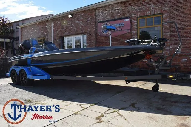 Slide: The Image of Ikon Boats LX21 2025 - 48