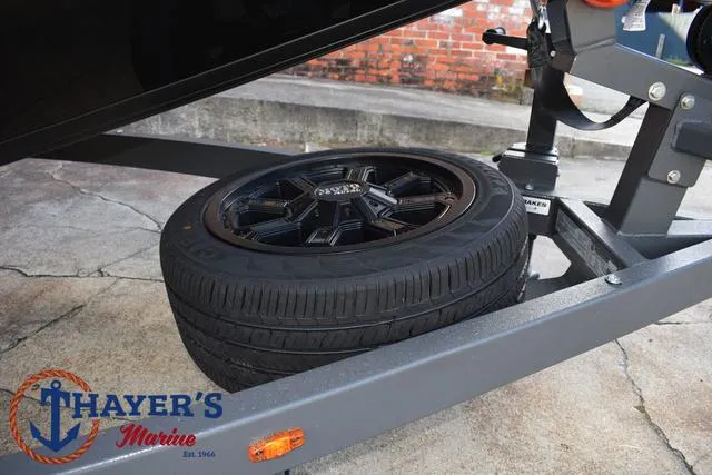 Slide: The Image of Ikon Boats LX21 2025 - 5