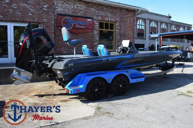 Slide: The Image of Ikon Boats LX21 2025 - 50