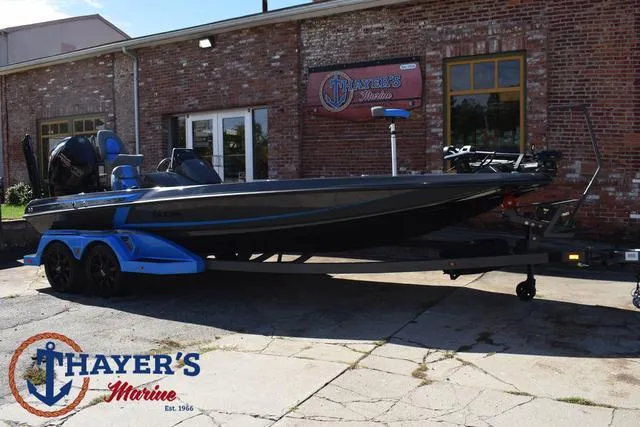 Slide: The Image of Ikon Boats LX21 2025 - 52