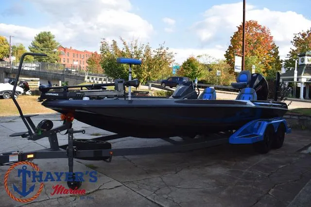 Slide: The Image of Ikon Boats LX21 2025 - 7