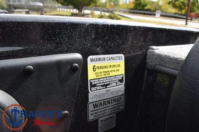 Slide: The Image of 2017 Phoenix Bass Boats 920 ProXP capacity label, maximum 6 persons or 800 lbs. - 30