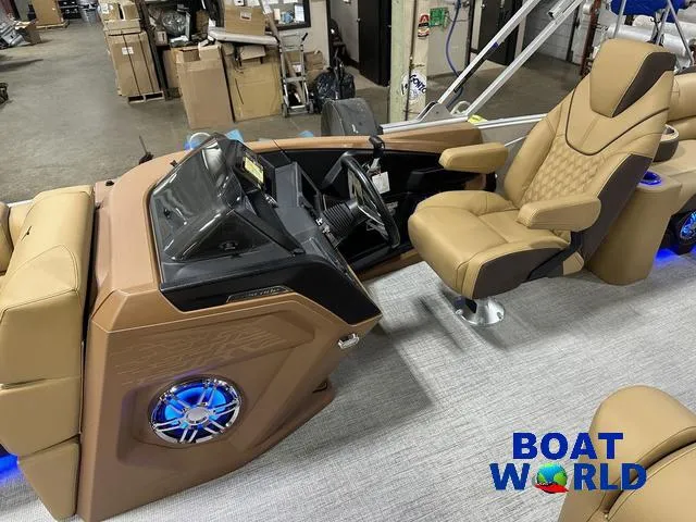 Slide: The Image of Tahoe Cascade 2385 Elite Cruise Tritoon & Honda 4-Stroke 2025 - 11