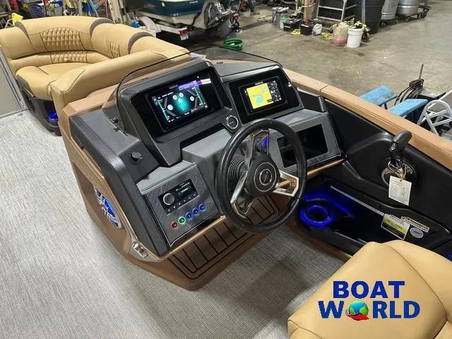 Slide: The Image of Tahoe Cascade 2385 Elite Cruise Tritoon & Honda 4-Stroke 2025 - 13