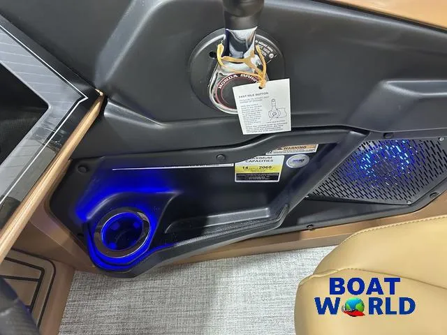 Slide: The Image of Tahoe Cascade 2385 Elite Cruise Tritoon & Honda 4-Stroke 2025 - 18