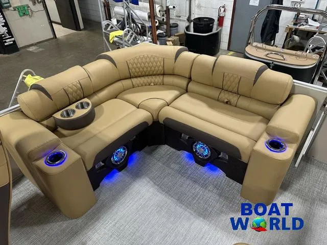 Slide: The Image of Tahoe Cascade 2385 Elite Cruise Tritoon & Honda 4-Stroke 2025 - 21