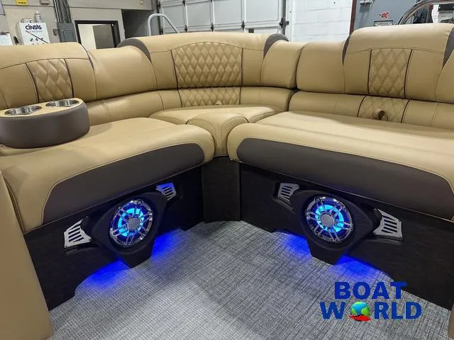 Slide: The Image of Tahoe Cascade 2385 Elite Cruise Tritoon & Honda 4-Stroke 2025 - 22