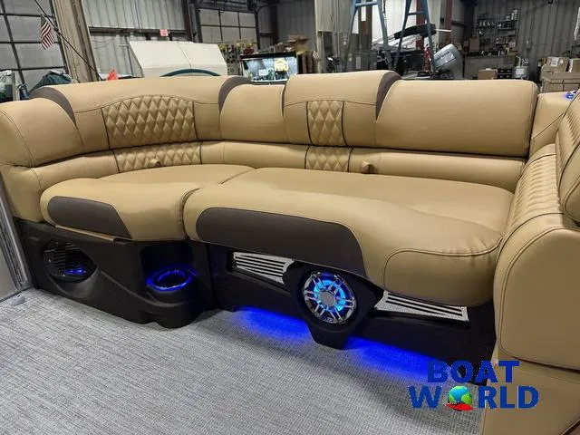 Slide: The Image of Tahoe Cascade 2385 Elite Cruise Tritoon & Honda 4-Stroke 2025 - 29