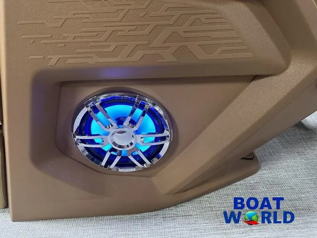 Slide: The Image of Tahoe Cascade 2385 Elite Cruise Tritoon & Honda 4-Stroke 2025 - 30