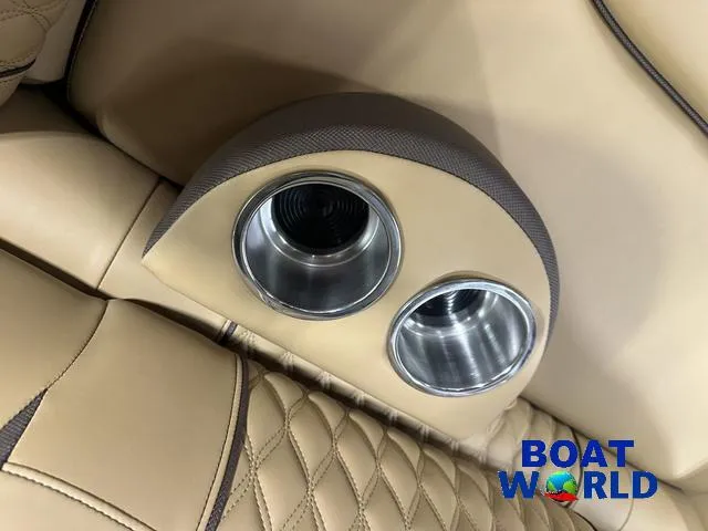 Slide: The Image of Tahoe Cascade 2385 Elite Cruise Tritoon & Honda 4-Stroke 2025 - 35