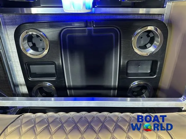 Slide: The Image of Tahoe Cascade 2385 Elite Cruise Tritoon & Honda 4-Stroke 2025 - 37