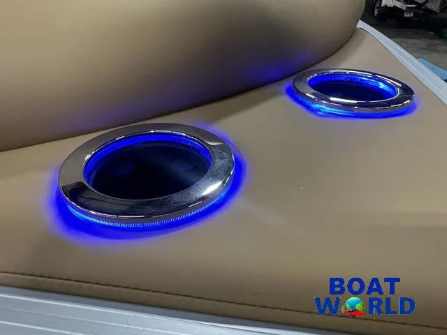 Slide: The Image of Tahoe Cascade 2385 Elite Cruise Tritoon & Honda 4-Stroke 2025 - 38