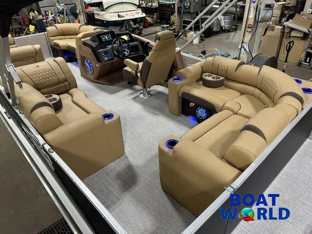 Slide: The Image of Tahoe Cascade 2385 Elite Cruise Tritoon & Honda 4-Stroke 2025 - 6