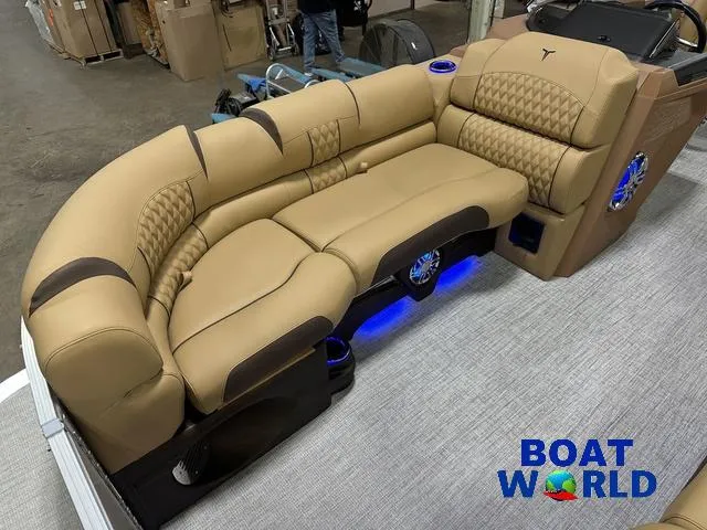 Slide: The Image of Tahoe Cascade 2385 Elite Cruise Tritoon & Honda 4-Stroke 2025 - 9