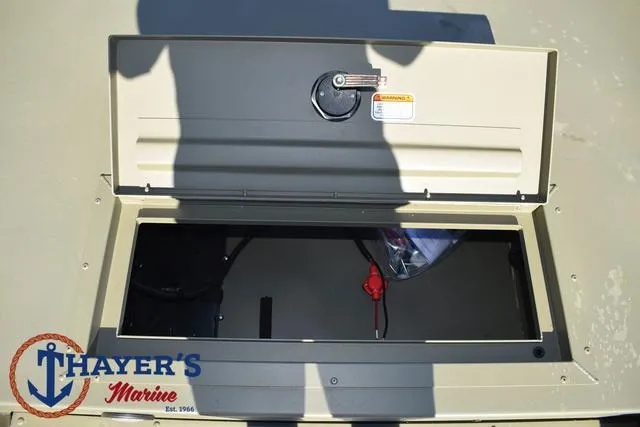 Slide: The Image of Tracker GRIZZLY® 1654 T Sportsman 2025 - 13