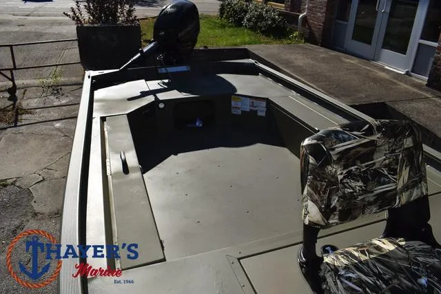 Slide: The Image of Tracker GRIZZLY® 1654 T Sportsman 2025 - 15