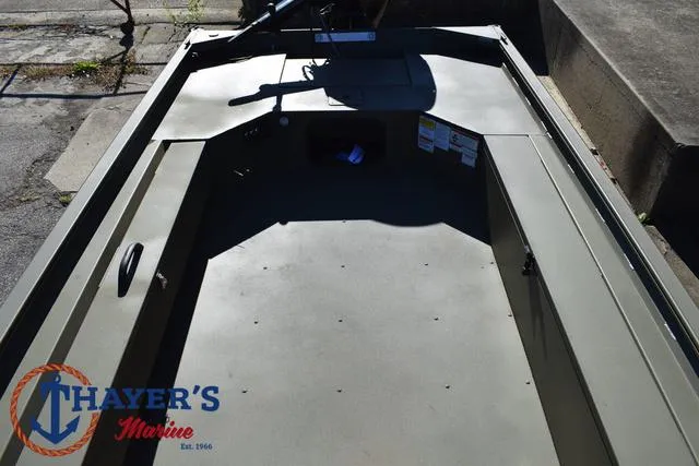 Slide: The Image of Tracker GRIZZLY® 1654 T Sportsman 2025 - 16