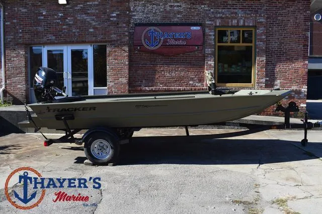 Slide: The Image of Tracker GRIZZLY® 1654 T Sportsman 2025 - 25