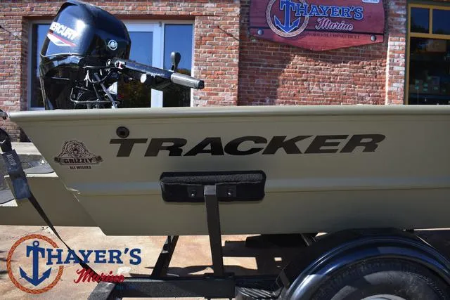 Slide: The Image of Tracker GRIZZLY® 1654 T Sportsman 2025 - 4