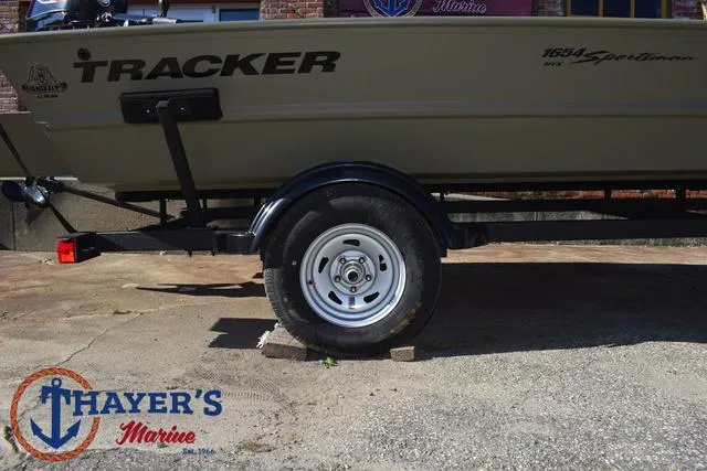 Slide: The Image of Tracker GRIZZLY® 1654 T Sportsman 2025 - 6