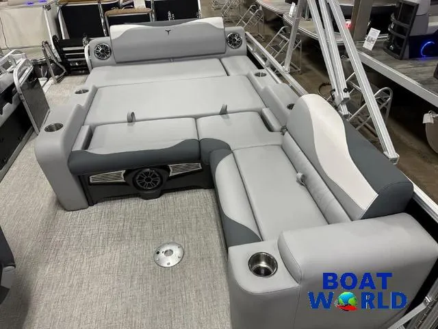 Slide: The Image of Tahoe LTZ 2385 Swingback (VRL) & Honda 4-Stroke EFI 2025 - 19