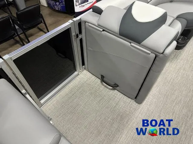 Slide: The Image of Tahoe LTZ 2385 Swingback (VRL) & Honda 4-Stroke EFI 2025 - 26