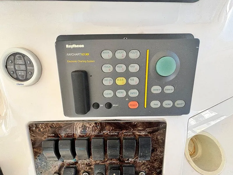 Slide: The Image of Sea Ray 480 Sedan Bridge 1998 - 17