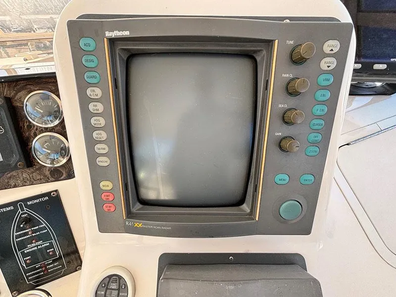 Slide: The Image of Sea Ray 480 Sedan Bridge 1998 - 18