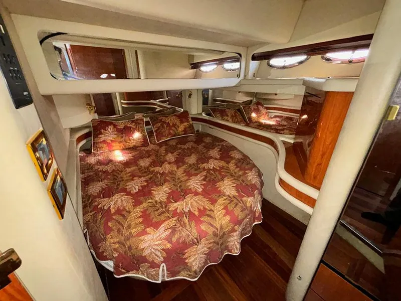 Slide: The Image of Sea Ray 480 Sedan Bridge 1998 - 29