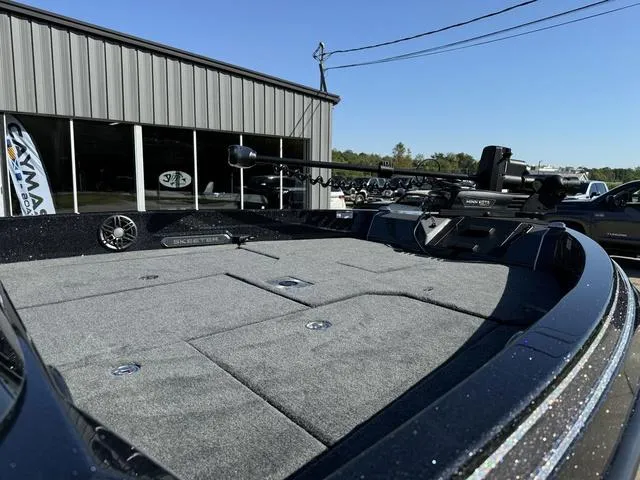 Slide: The Image of Skeeter WXR2060 2025 - 10