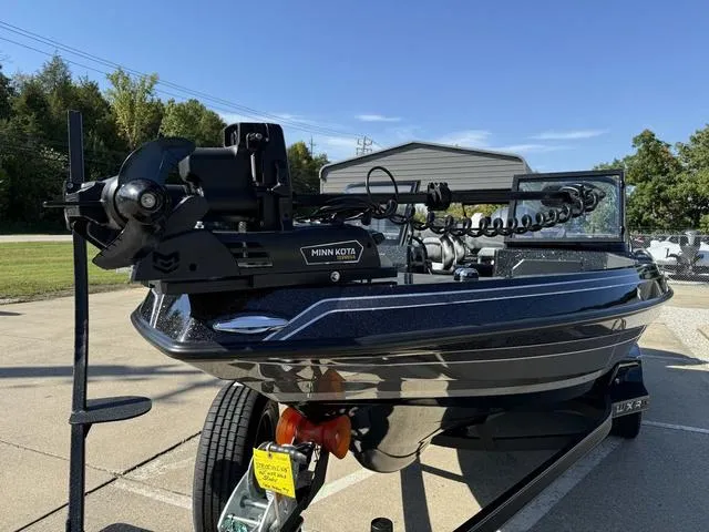 Slide: The Image of Skeeter WXR2060 2025 - 15