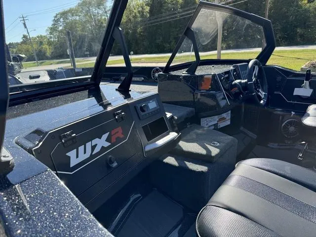 Slide: The Image of Skeeter WXR2060 2025 - 17