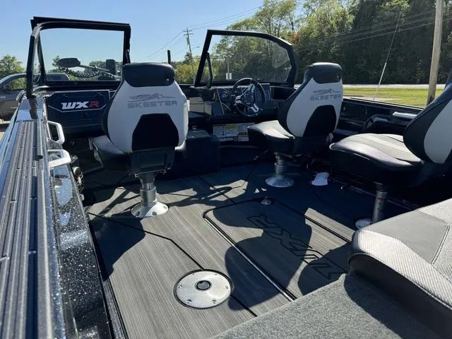 Slide: The Image of Skeeter WXR2060 2025 - 21