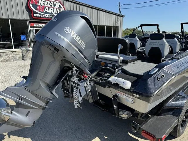 Slide: The Image of Skeeter WXR2060 2025 - 3