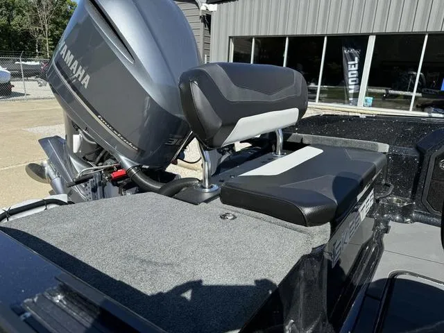 Slide: The Image of Skeeter WXR2060 2025 - 5