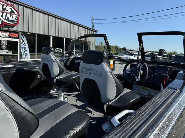 Slide: The Image of Skeeter WXR2060 2025 - 6