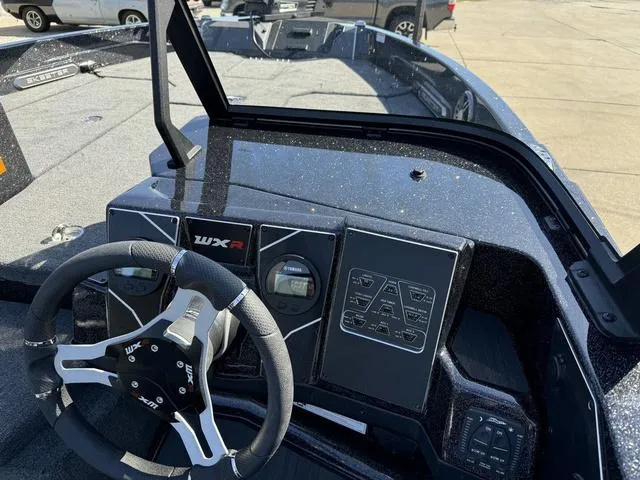 Slide: The Image of Skeeter WXR2060 2025 - 8