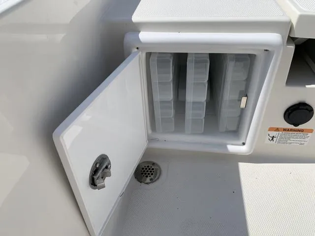 Slide: The Image of Ranger 2360 Bay 2024 - 15