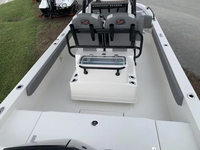 Slide: The Image of Ranger 2360 Bay 2024 - 12