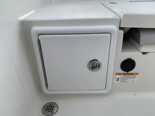 Slide: The Image of Ranger 2360 Bay 2024 - 15