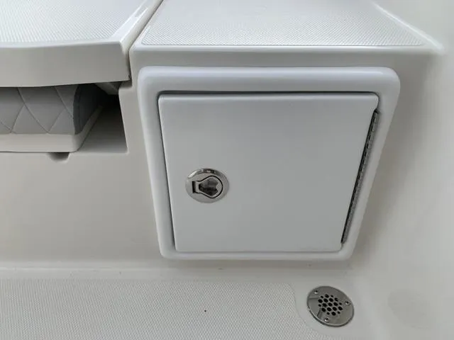 Slide: The Image of Ranger 2360 Bay 2024 - 17