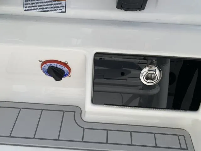 Slide: The Image of Sea Fox 228 Commander 2025 - 13