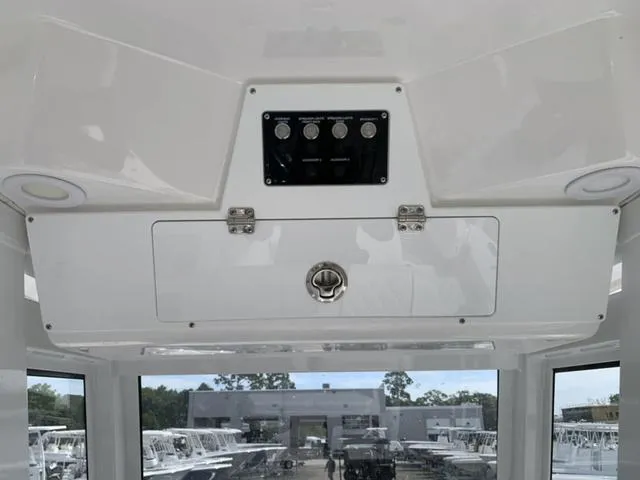 Slide: The Image of Sea Fox 228 Commander 2025 - 14