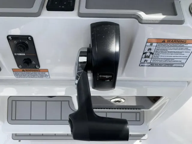 Slide: The Image of Sea Fox 228 Commander 2025 - 15