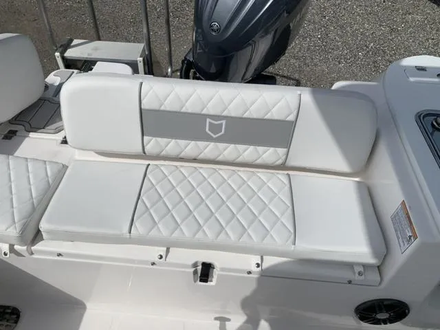 Slide: The Image of Sea Fox 228 Commander 2025 - 19