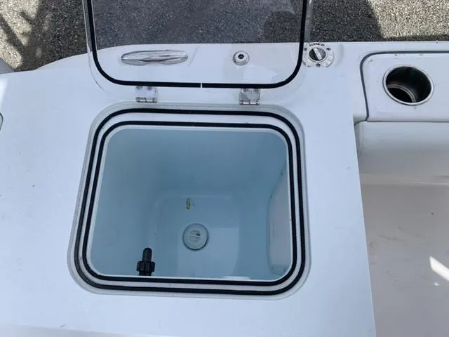 Slide: The Image of Sea Fox 228 Commander 2025 - 21