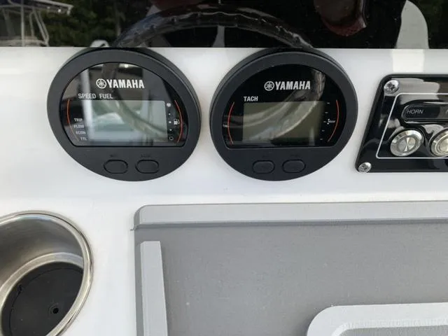 Slide: The Image of Sea Fox 228 Commander 2025 - 27