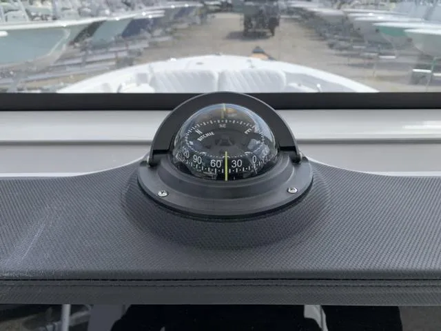 Slide: The Image of Sea Fox 228 Commander 2025 - 28