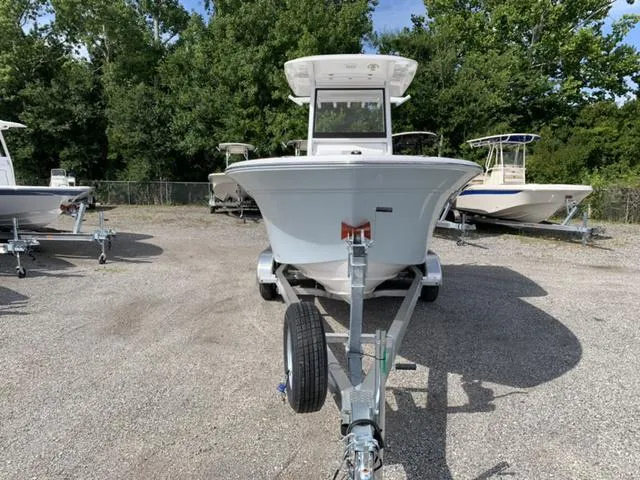 Slide: The Image of Sea Fox 228 Commander 2025 - 3