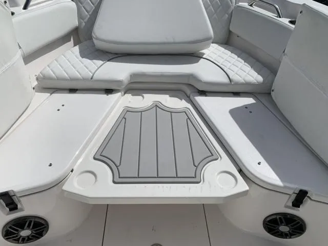 Slide: The Image of Sea Fox 228 Commander 2025 - 33